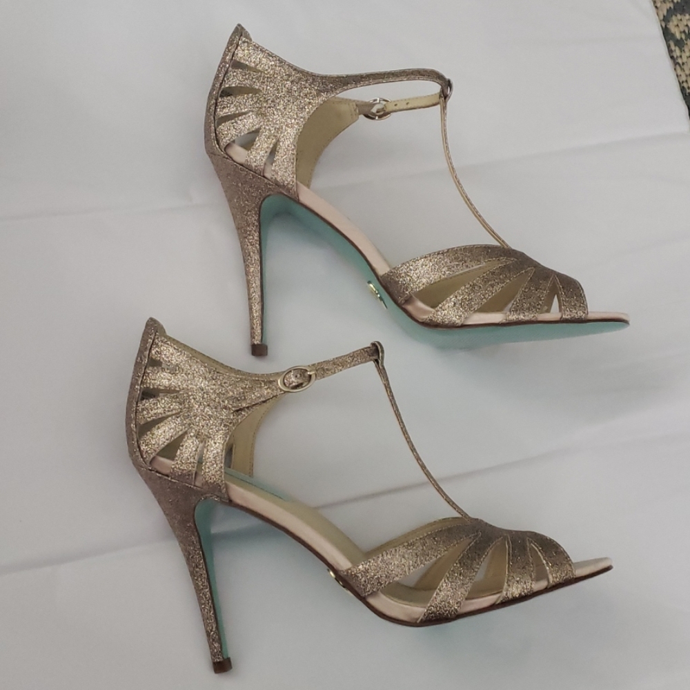 BNIB Betsey Johnson SB-TEE T Strap Heels - Picture 3 of 8